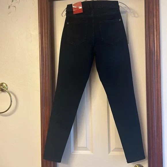 CLEARANCE. Jennifer Lopez Flawless Sculpt Skinny Jeans. New With Tags - Picture 6 of 7